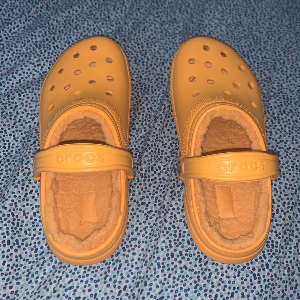 Classic Fur Lemon crocs